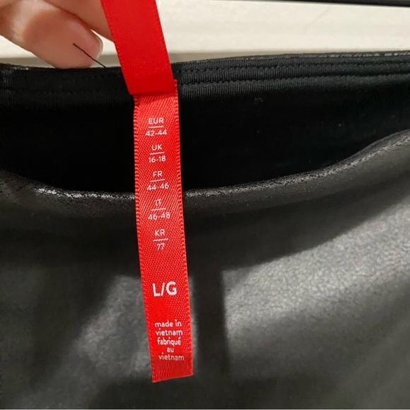 SPANX Quilted Faux Leather Leggings Very Black 20248R Size Large Revolve Concert - Picture 12 of 15